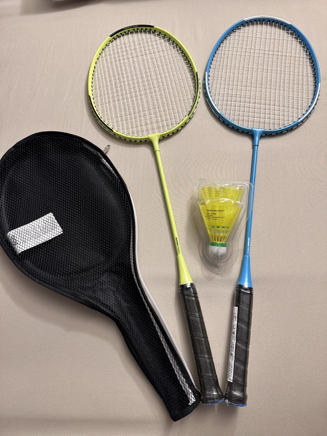 2 player badminton racket + 2 birdies + cover - photo 2