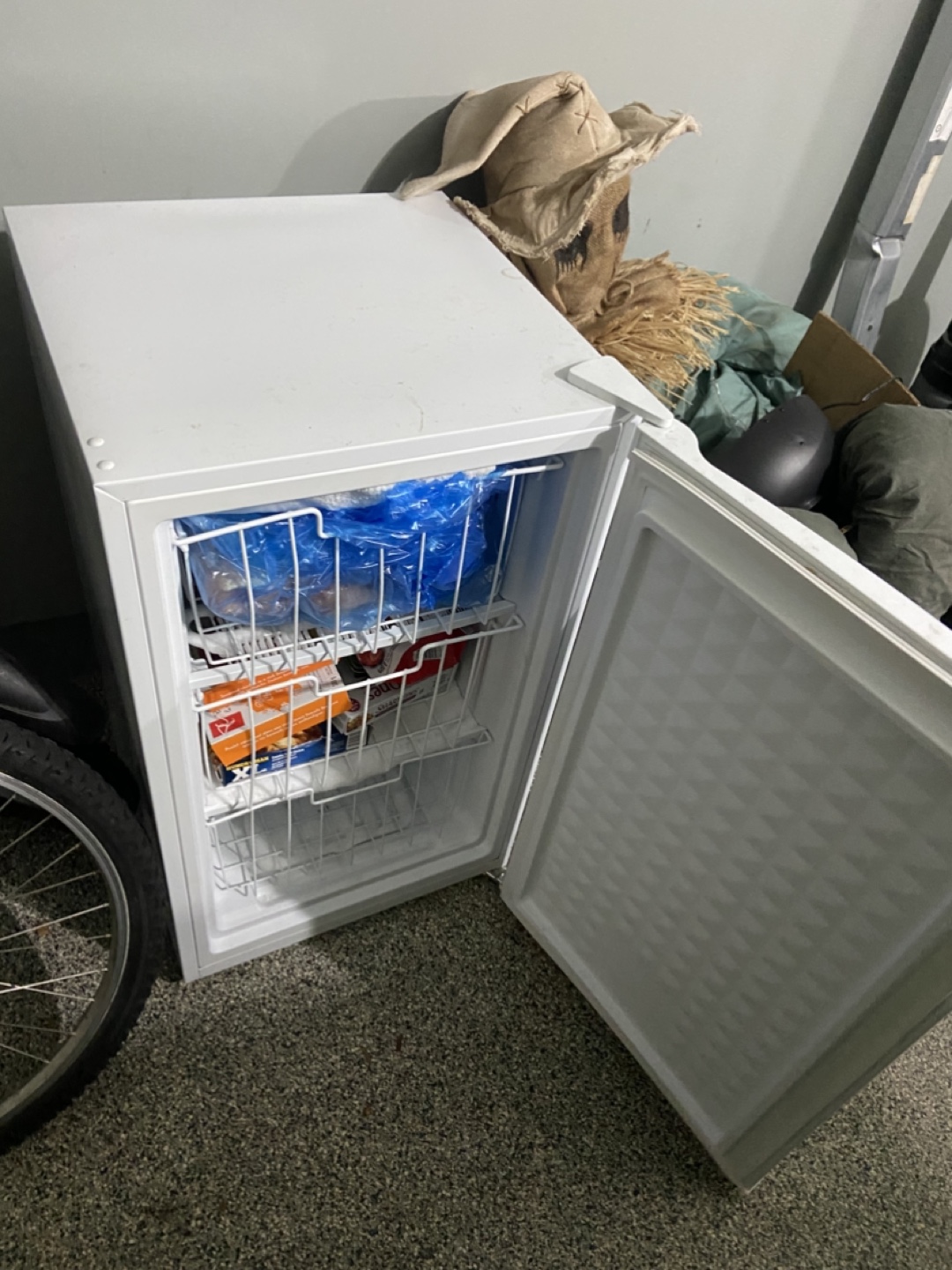 Arctic King Upright Freezer - photo 2