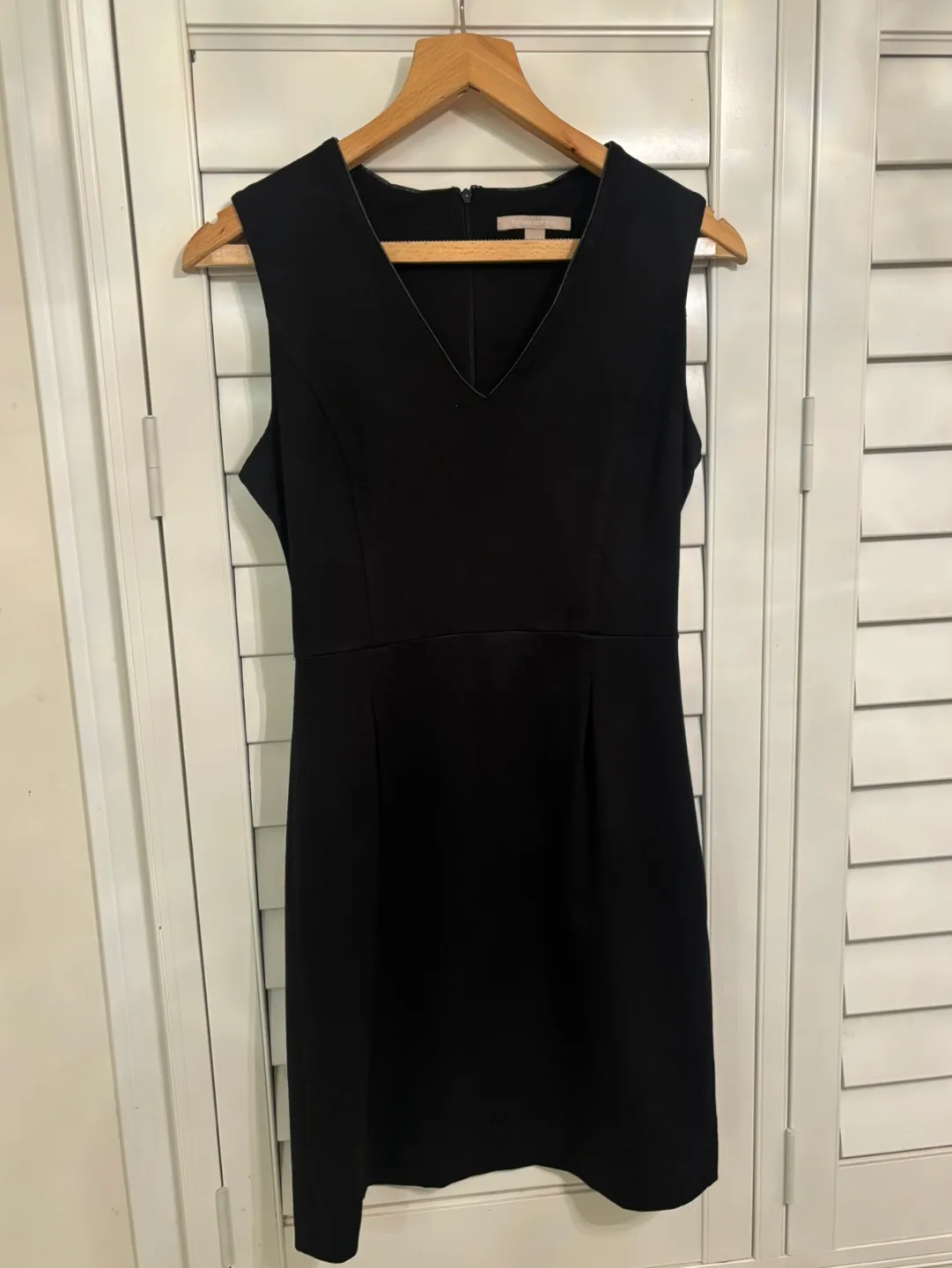 Banana republic  Black V-Neck Sleeveless Dress thumbnail