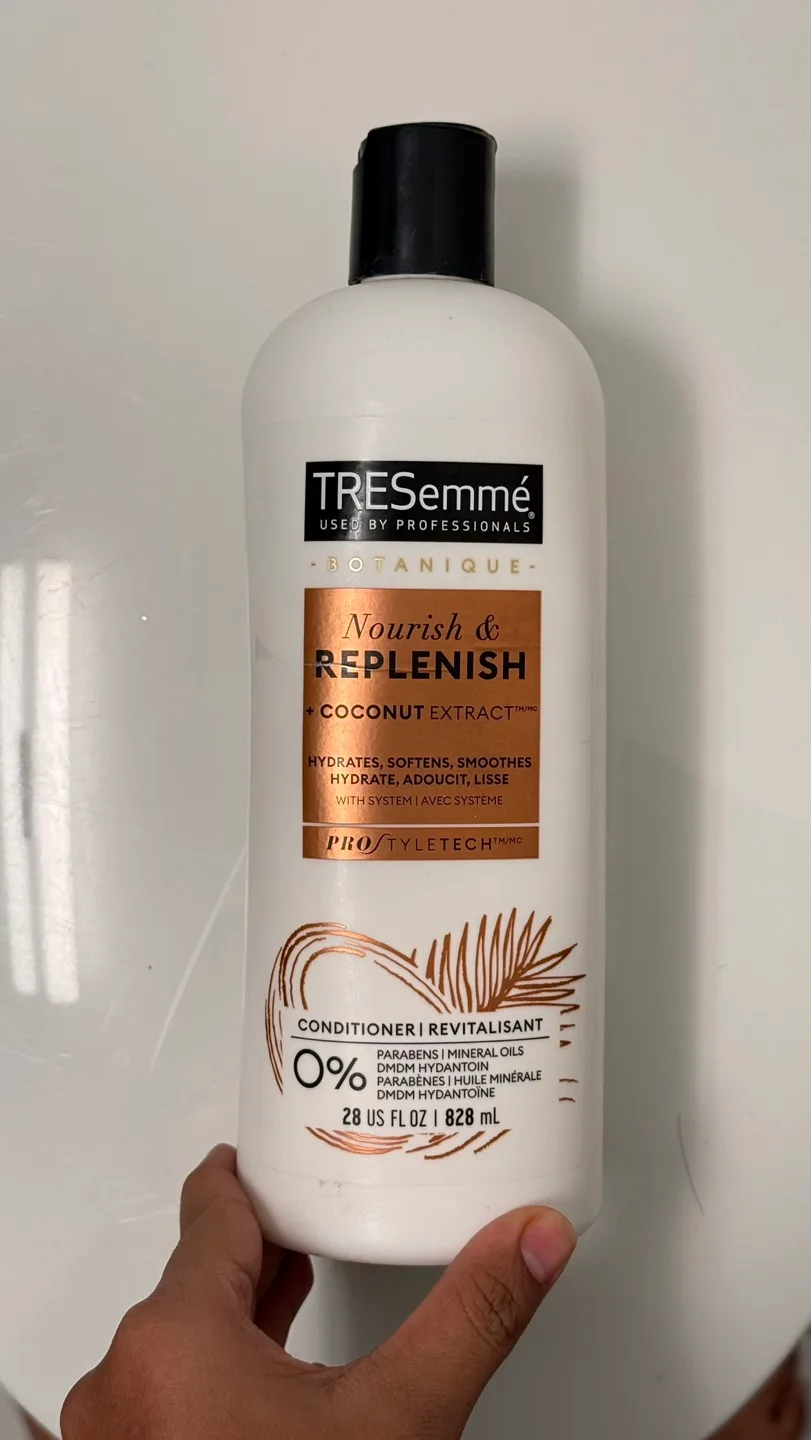 ‼️ TRESemmé- Nourish & Replenish Conditioner and Shampoo‼️ image indicator(2)