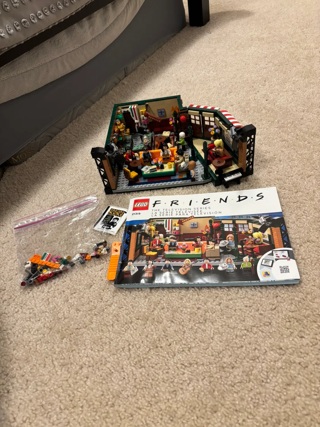 LEGO Friends Central Perk thumbnail