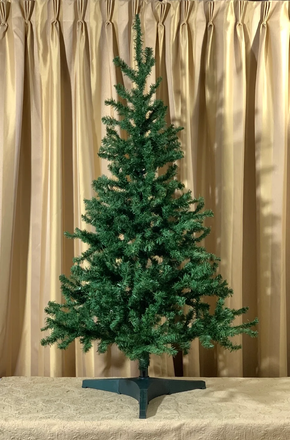 4.5’ Artificial Christmas Tree thumbnail