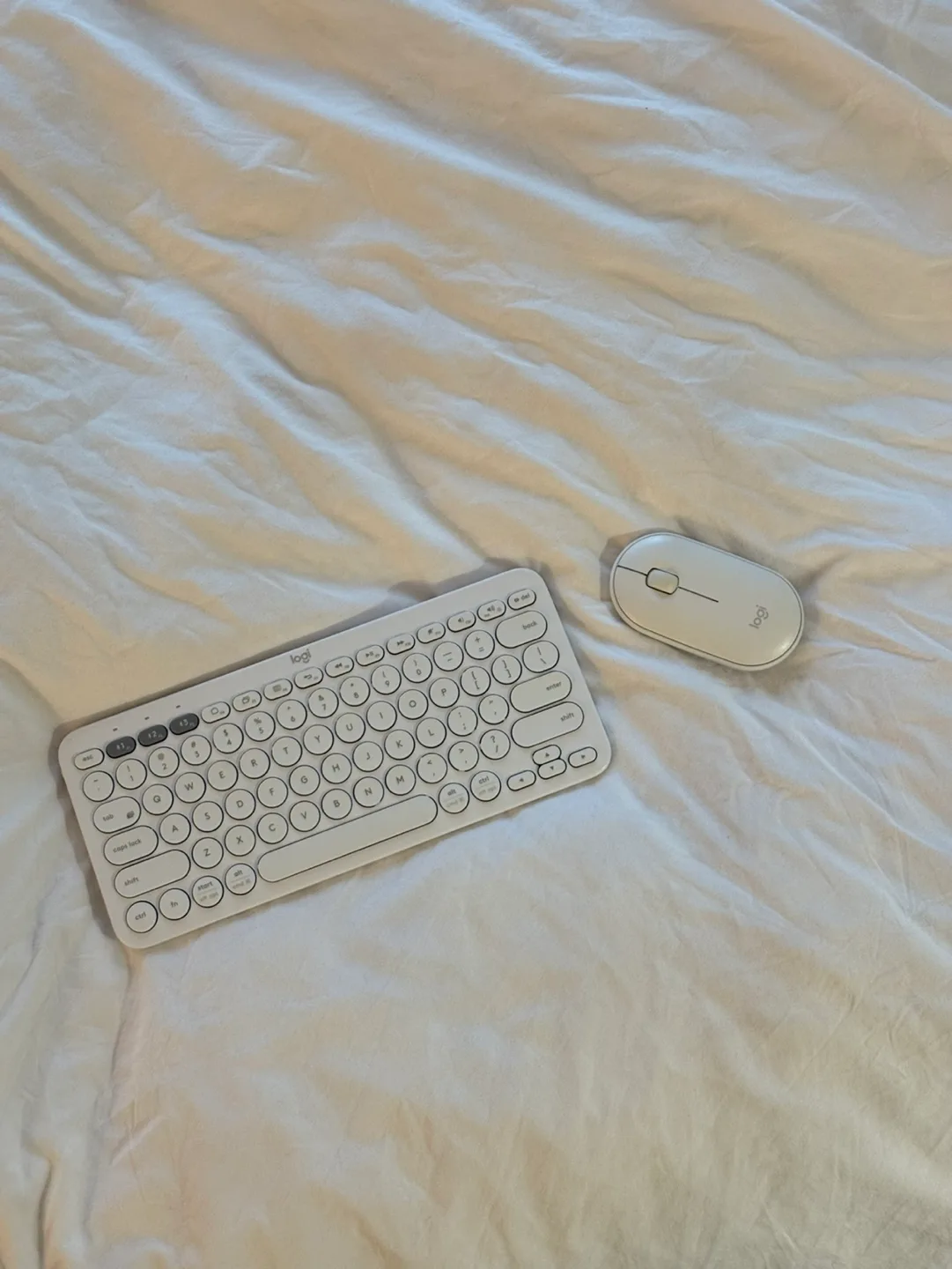 Logitech Pebble k380 Combo Wireless Keyboard and Mouse thumbnail