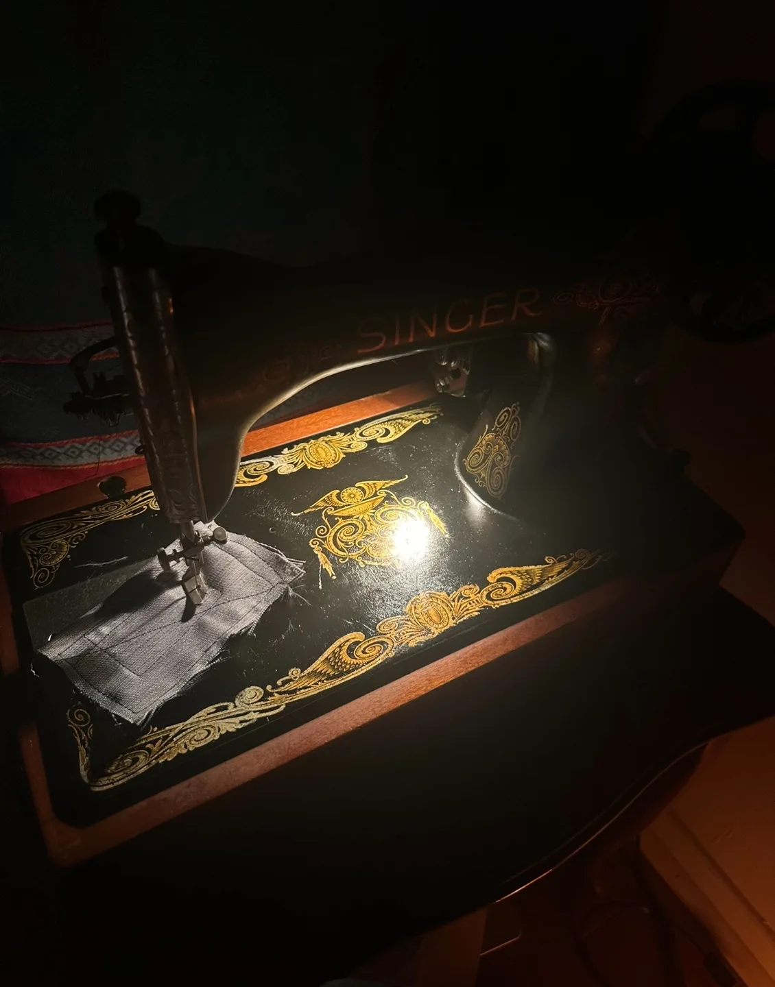 Antique Singer Sewing Machine (1920) image indicator(5)