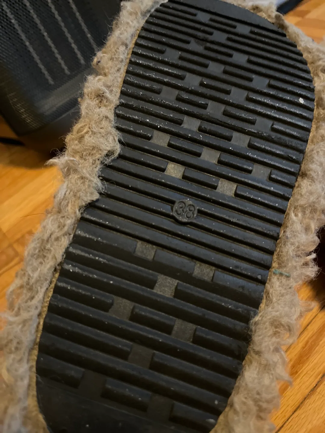 Fuzzy Slippers image indicator(4)