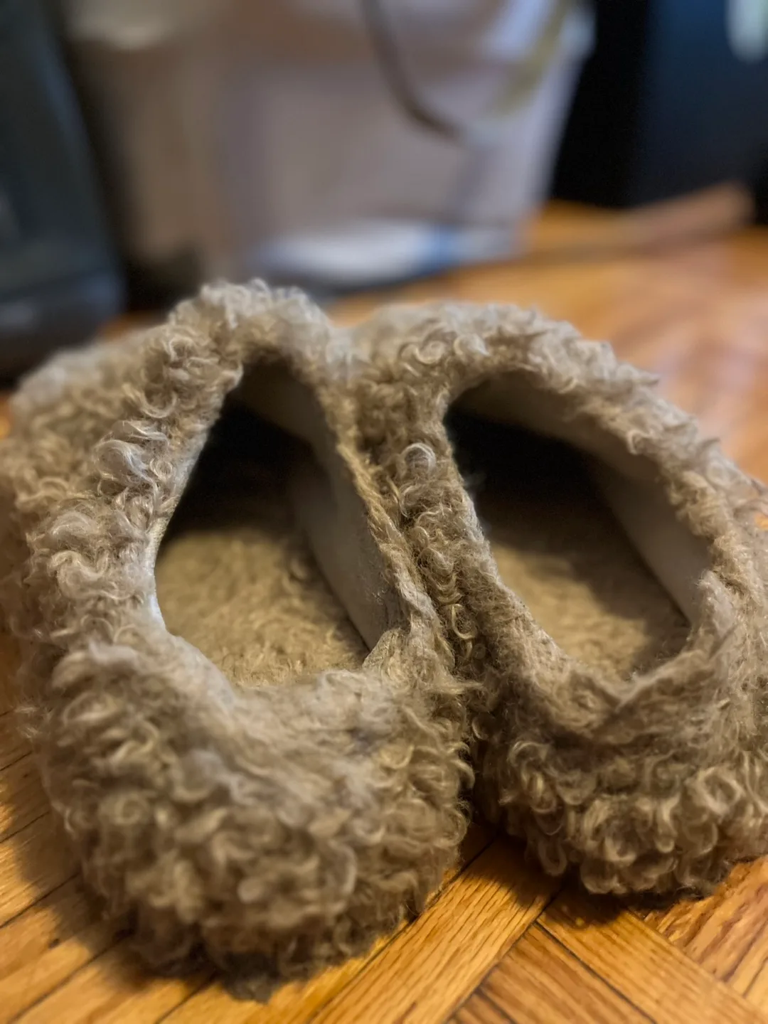 Fuzzy Slippers image indicator(3)