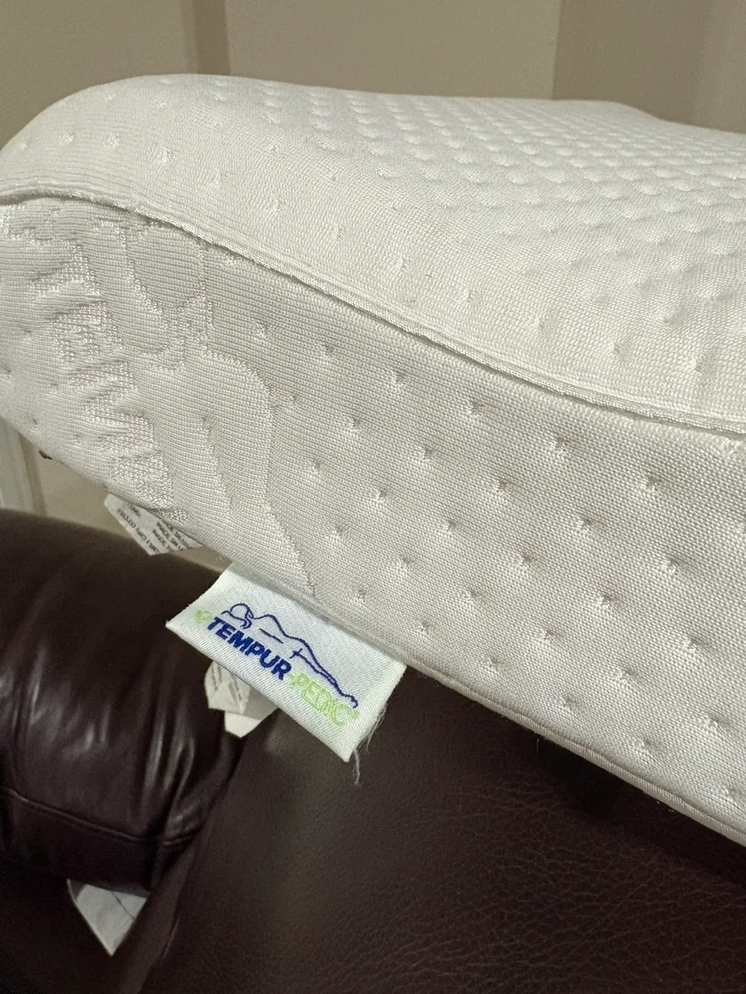 Tempur-Pedic Contour Pillow (unused/new) thumbnail