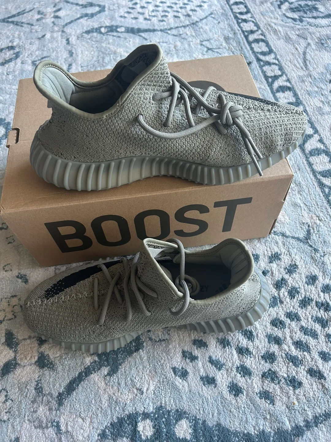 Yeezy Boost 350 V2 'Granite' Size 10 1/2 image indicator(2)