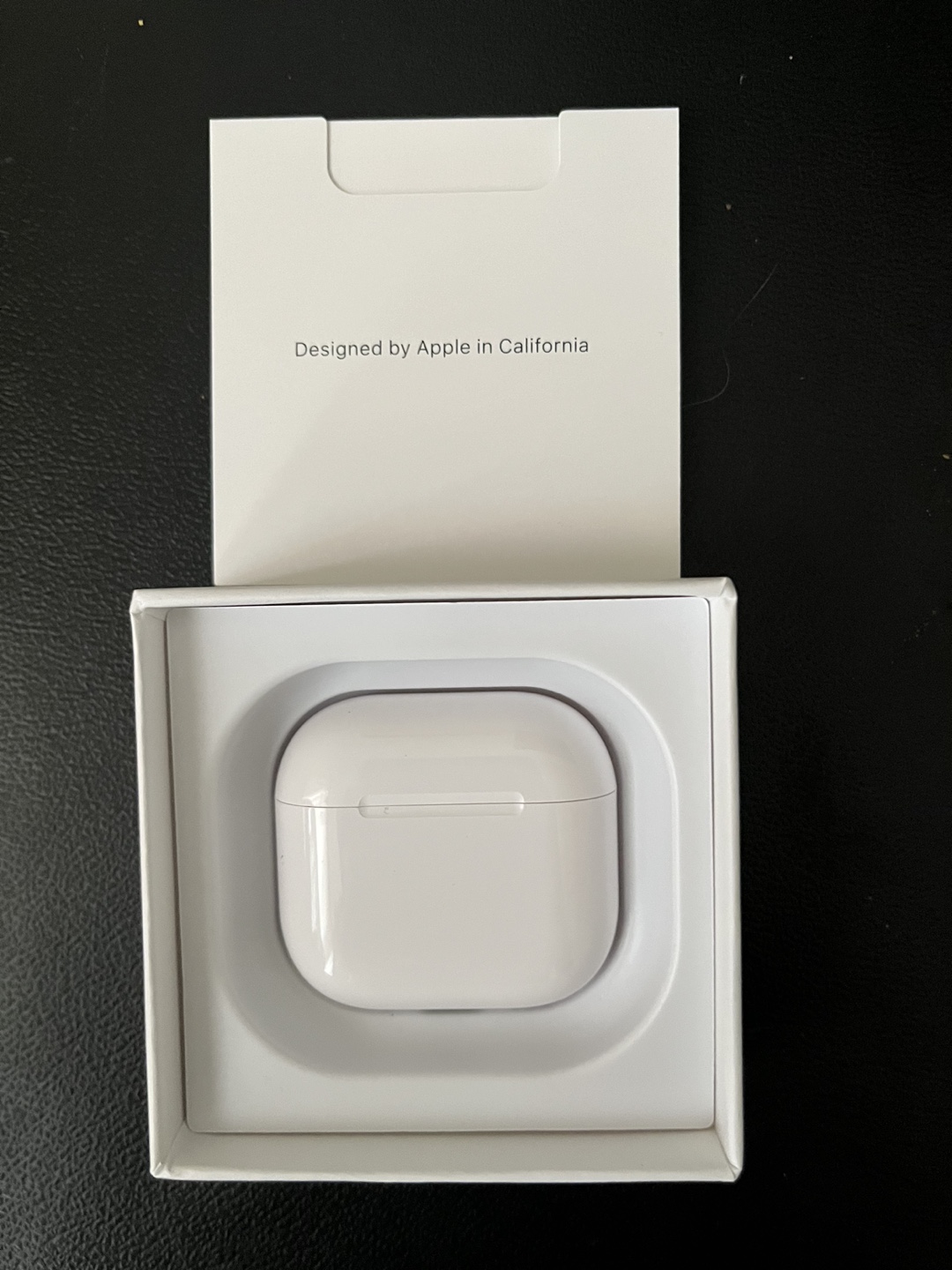 Apple AirPods Pro 4th generation with Charging Case - photo 2