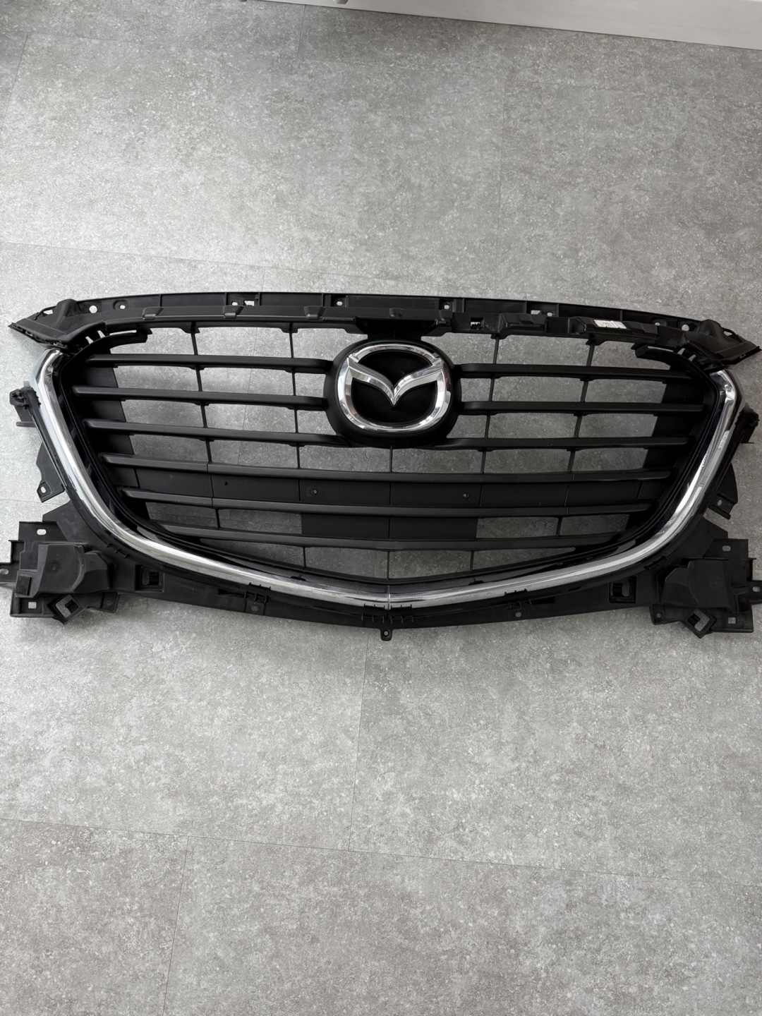 Mazda 3 Grill 2017