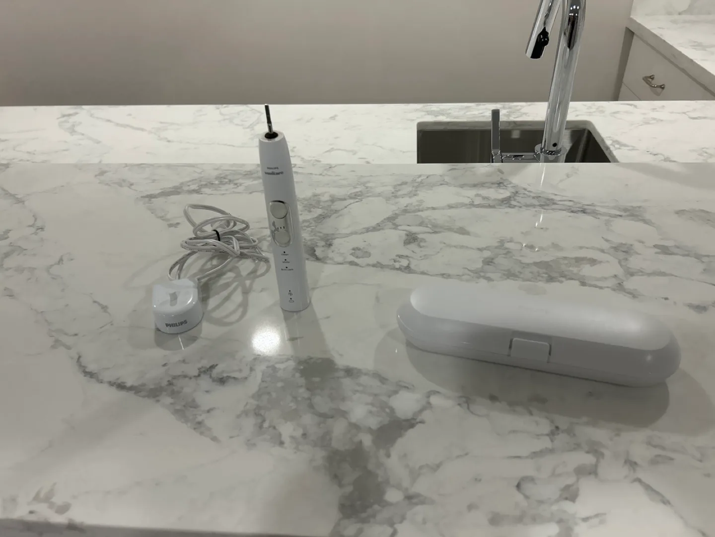 Philips Sonicare Protectiveclean 6100  Electric Toothbrush thumbnail