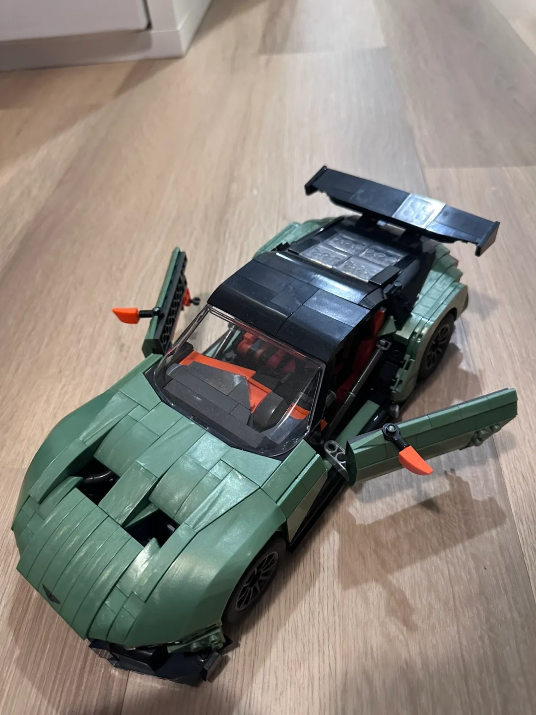 LEGO Speed Champions Aston Martin Valkyrie thumbnail