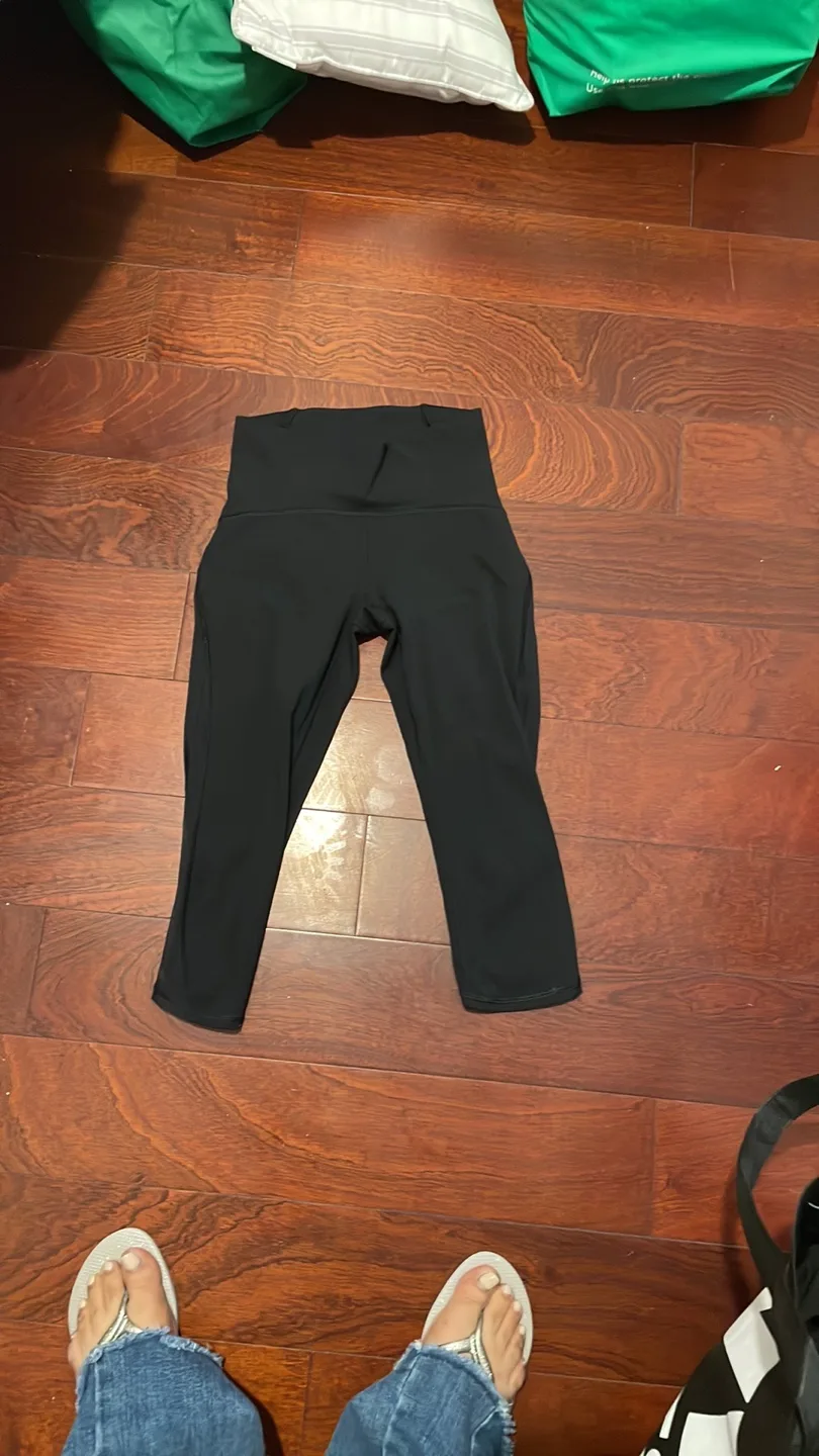 Lululemon Align Crop Black Size 6 image indicator(2)