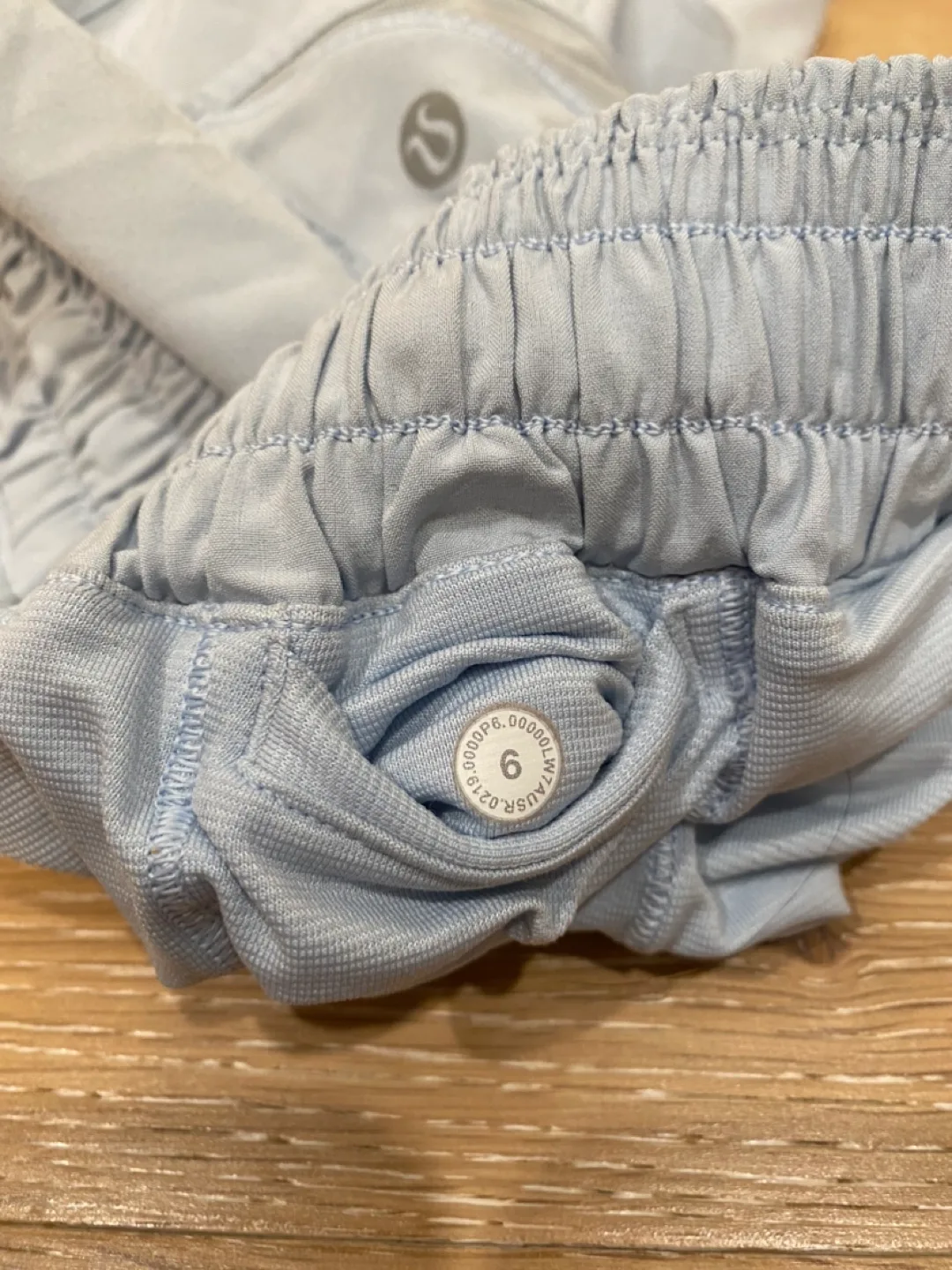 Lululemon Run Shorts Size 6 image indicator(3)