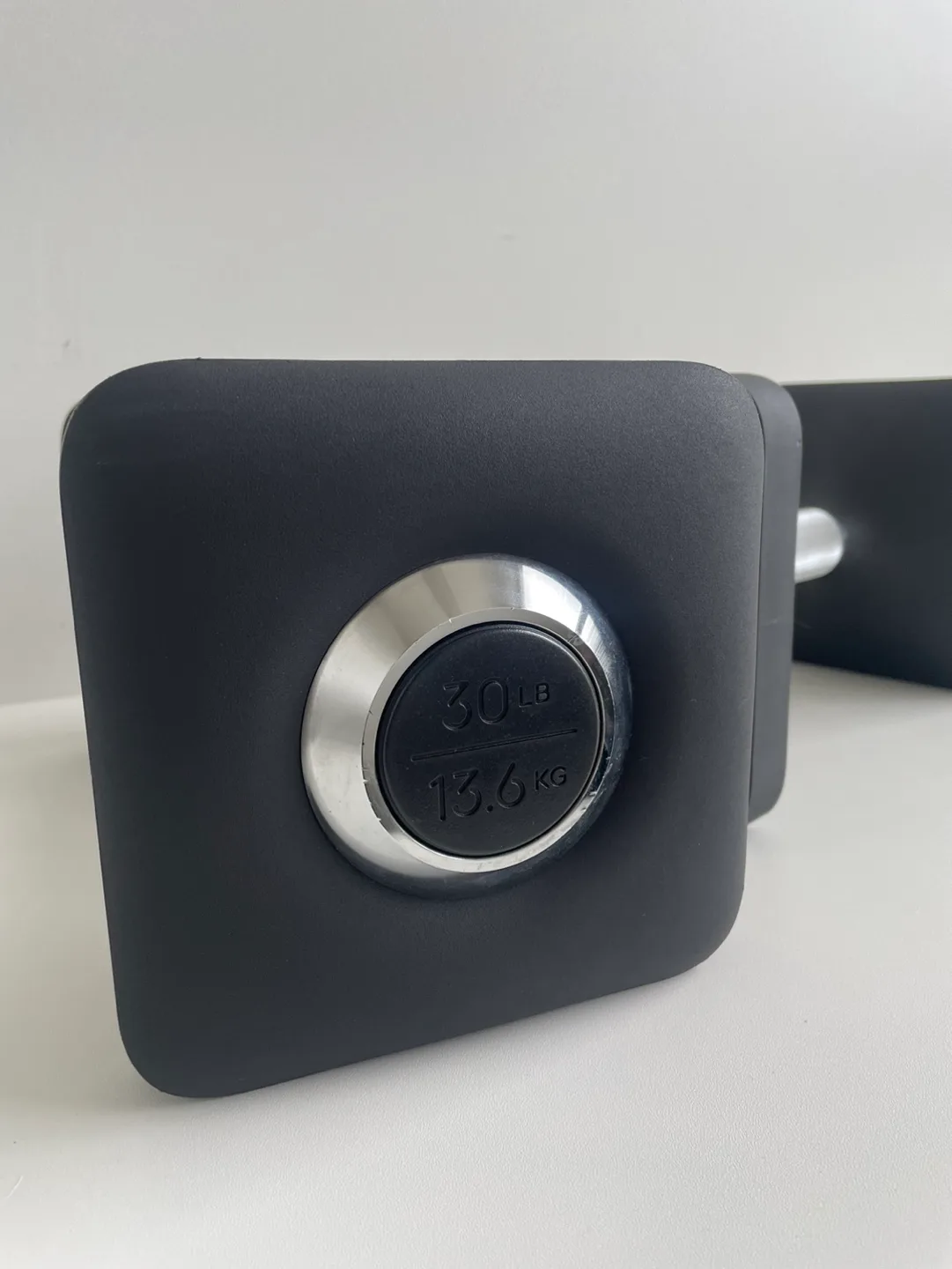 Peloton 30lb Dumbbells image indicator(3)