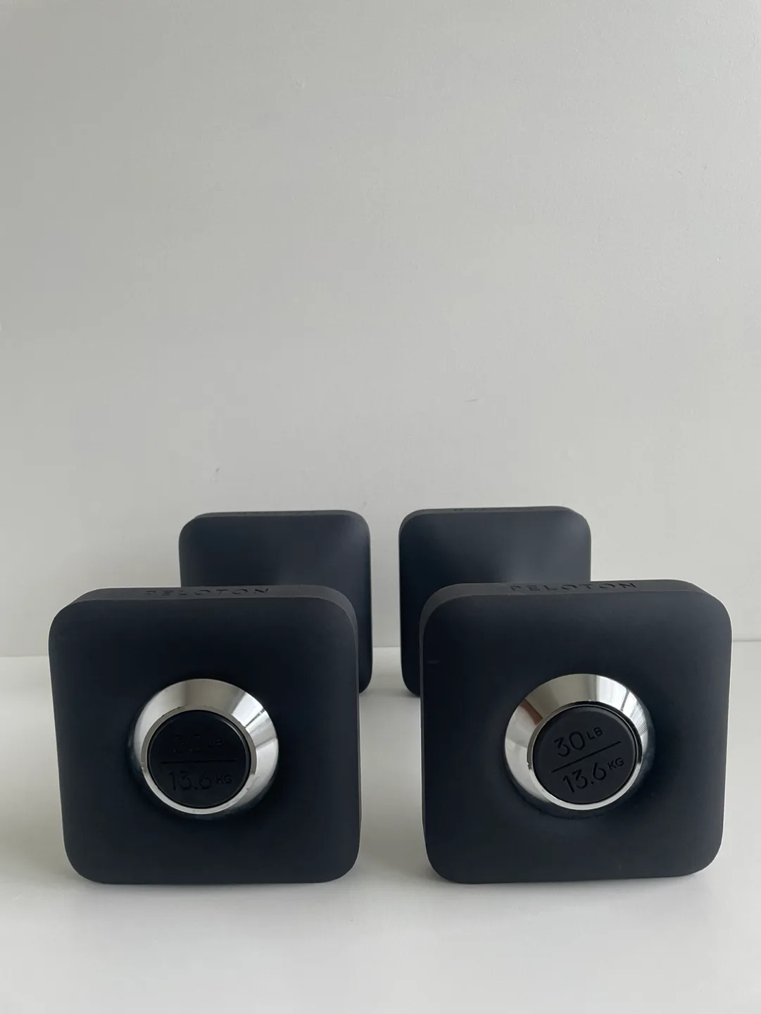Peloton 30lb Dumbbells image indicator(2)