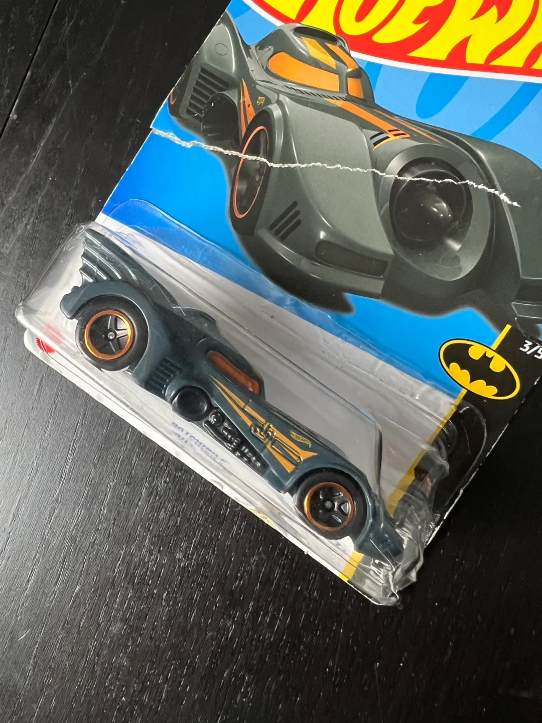 Hot Wheels Batman Batmobile 3/5 image indicator(2)