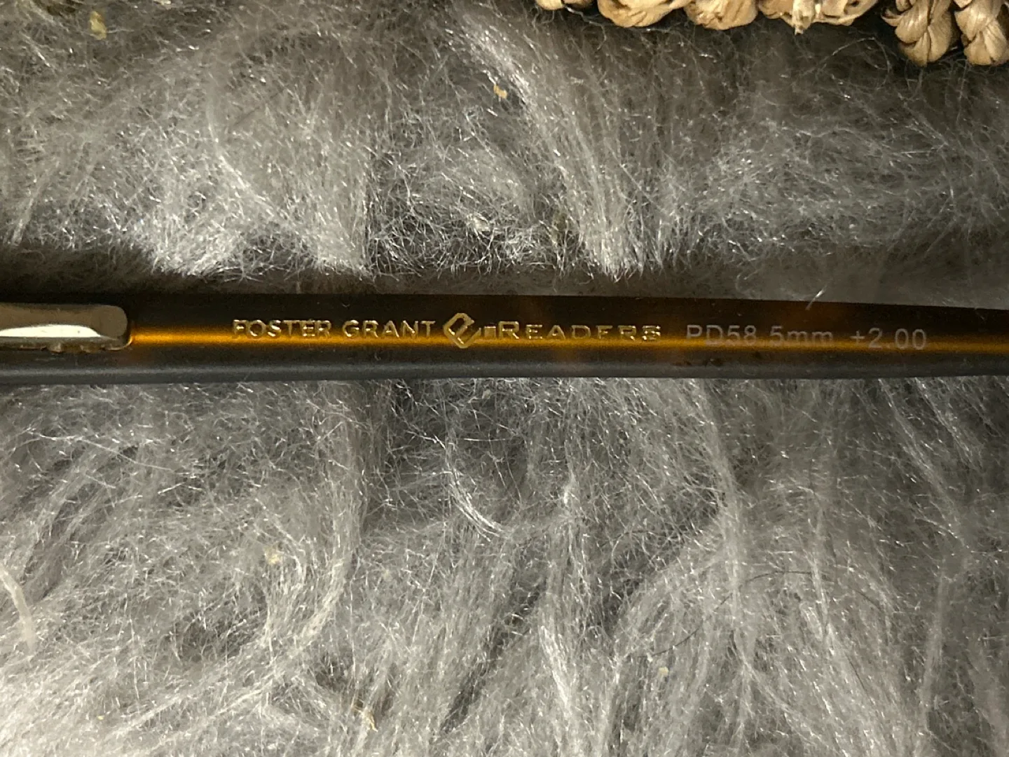 Foster Grant Readers +2.00 image indicator(3)