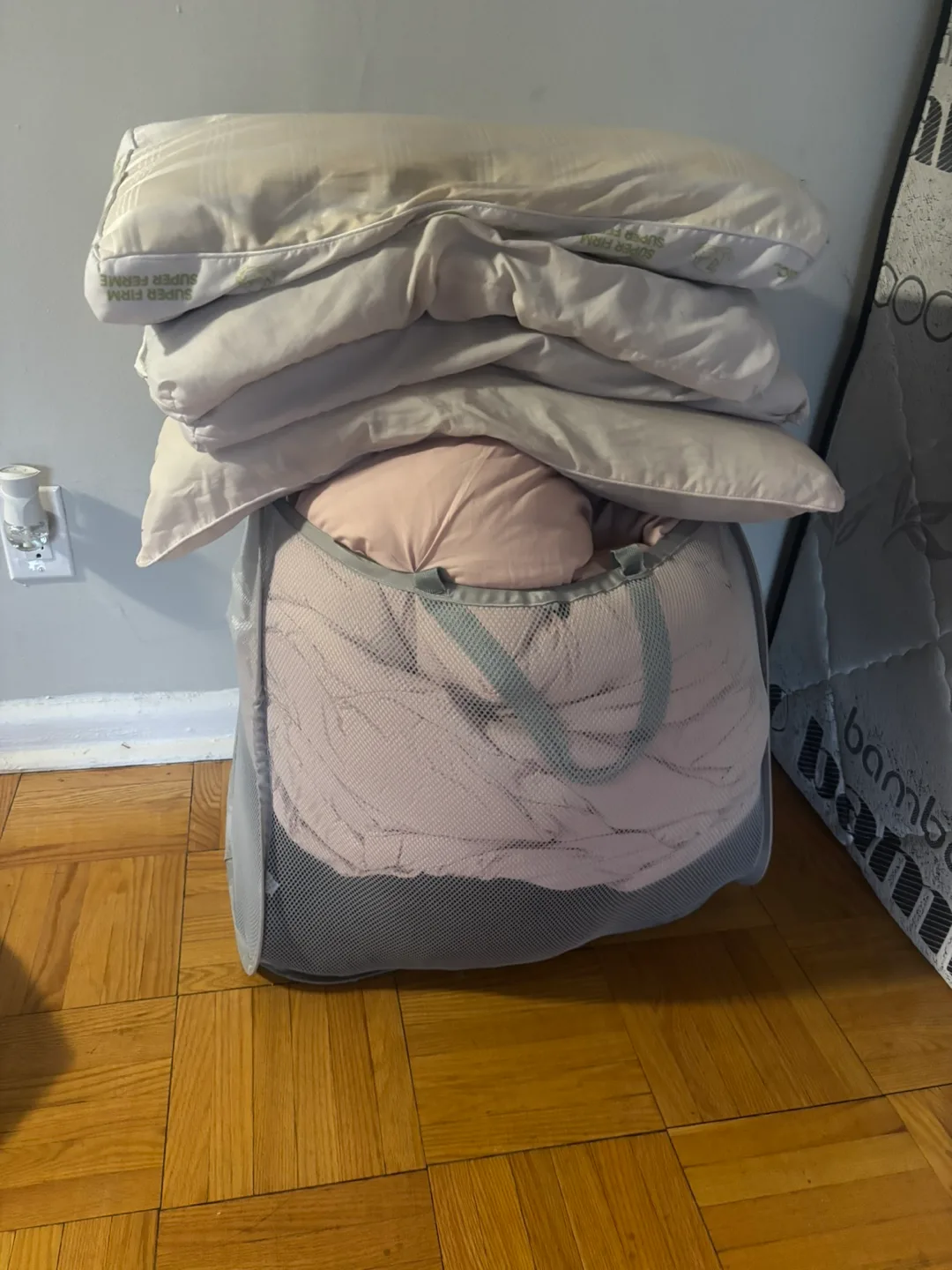 Super Firm Pillows, bed sheets and Duvet (Queen)