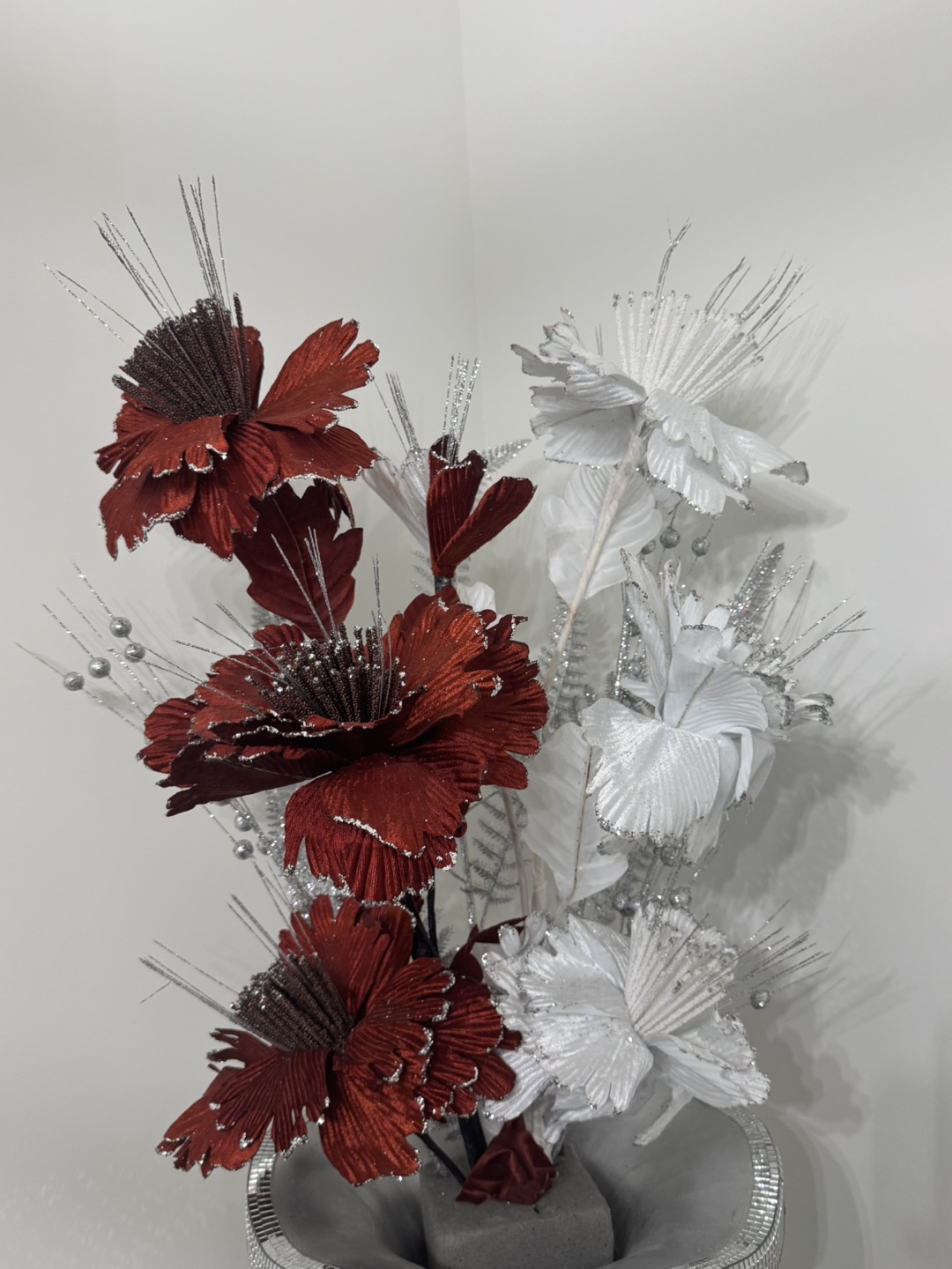 Silver Glitter Vase with Flowers - photo 2