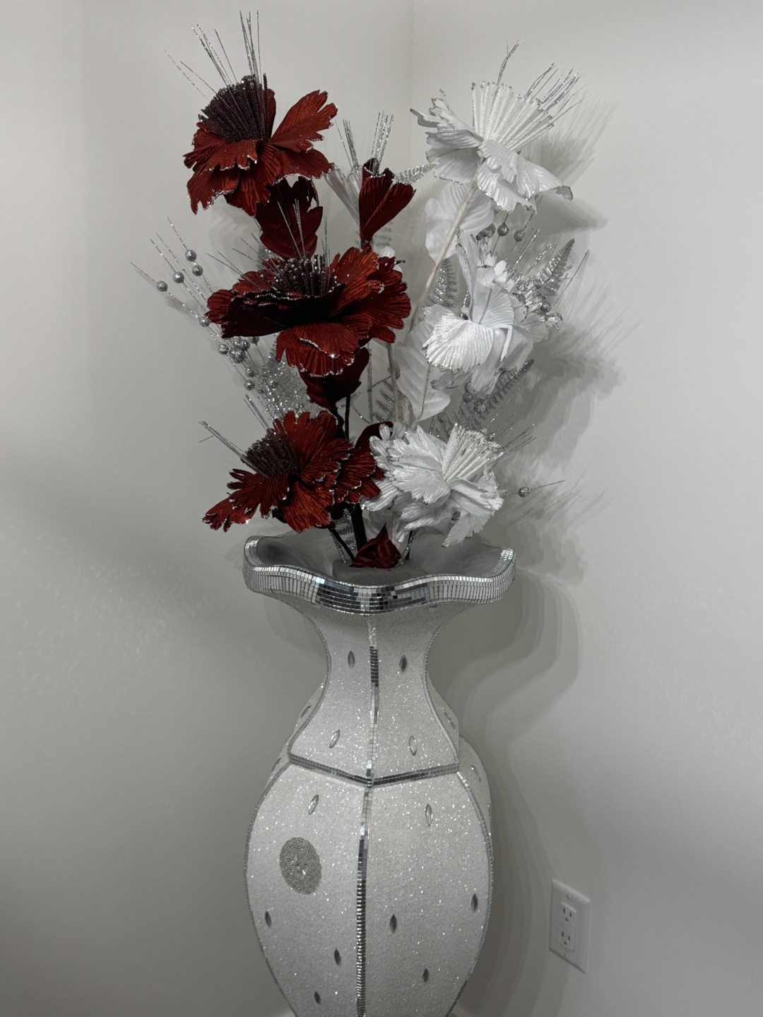 Silver Glitter Vase with Flowers - photo 3