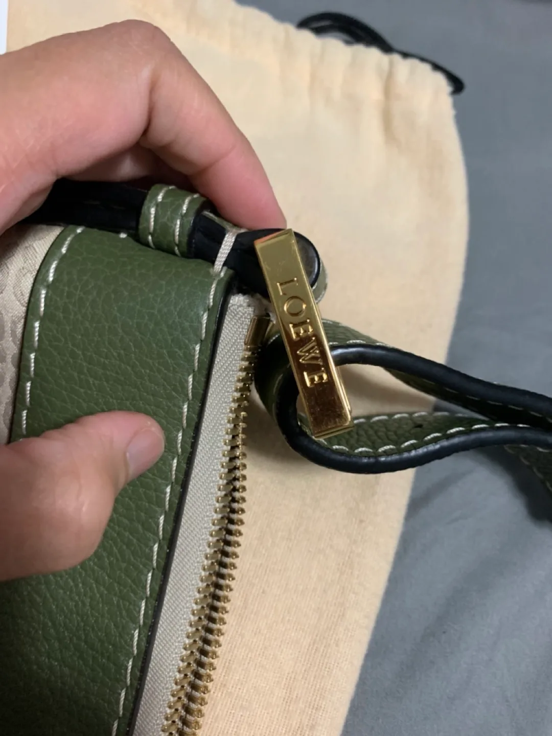 LOEWE green and beige handbag image indicator(4)