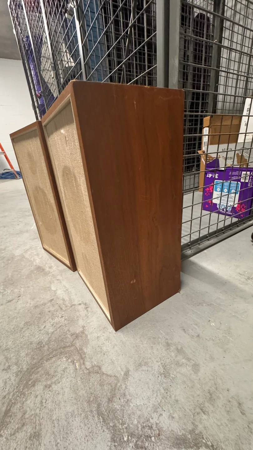 Vintage Speaker Set image indicator(2)