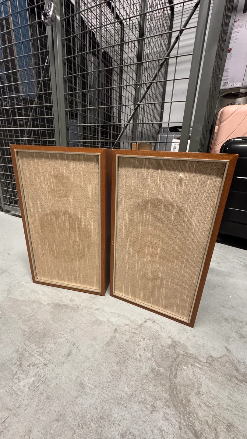 Vintage Speaker Set image indicator(3)