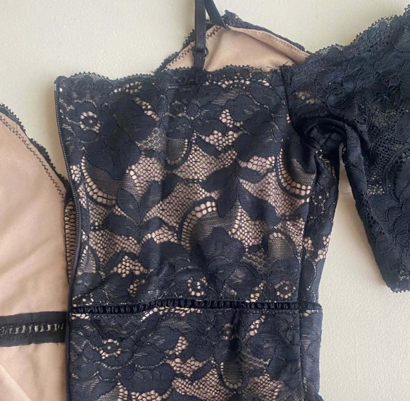 Guess Off the Shoulder Lace Dress image indicator(2)