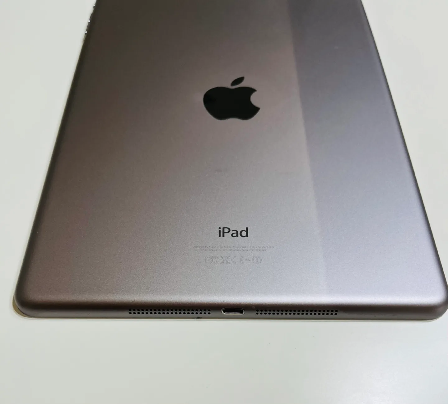 iPad 4th Gen 16GB Space Grey image indicator(3)