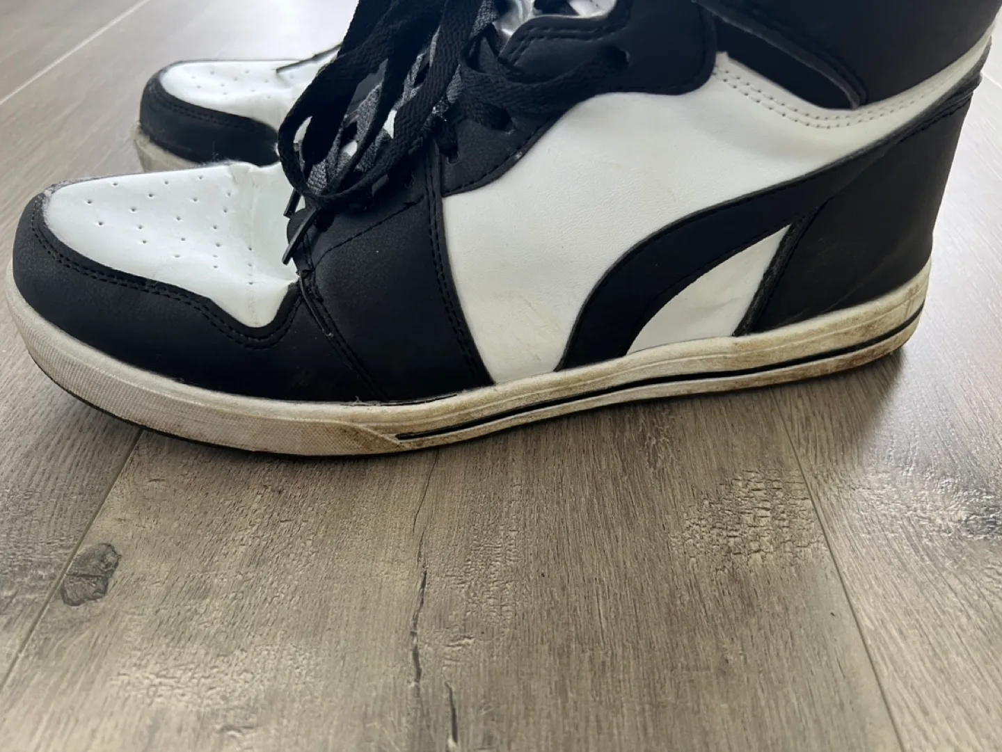 Men's High Top Sneakers size 9 #freecycle image indicator(5)