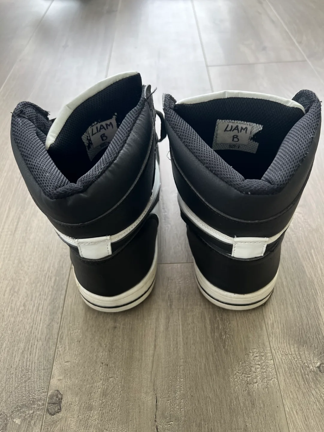 Men's High Top Sneakers size 9 #freecycle image indicator(3)