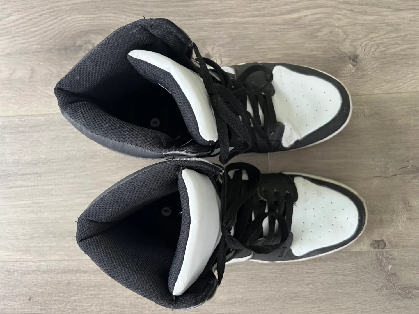 Men's High Top Sneakers size 9 #freecycle image indicator(10)