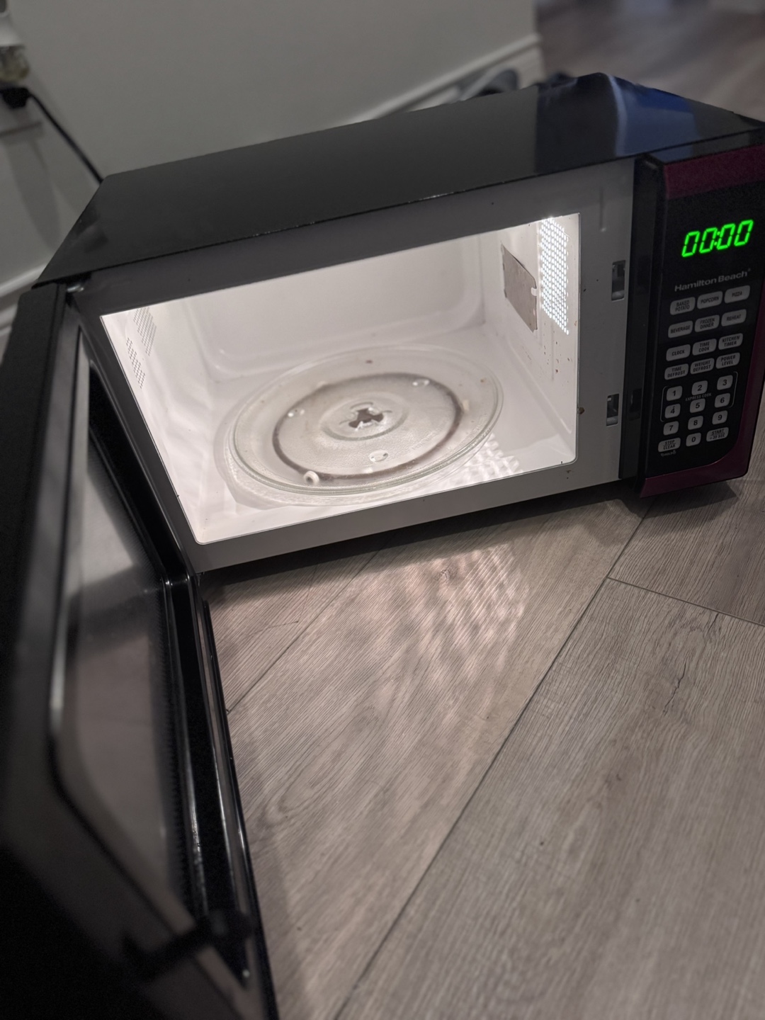 Red Microwave - photo 2