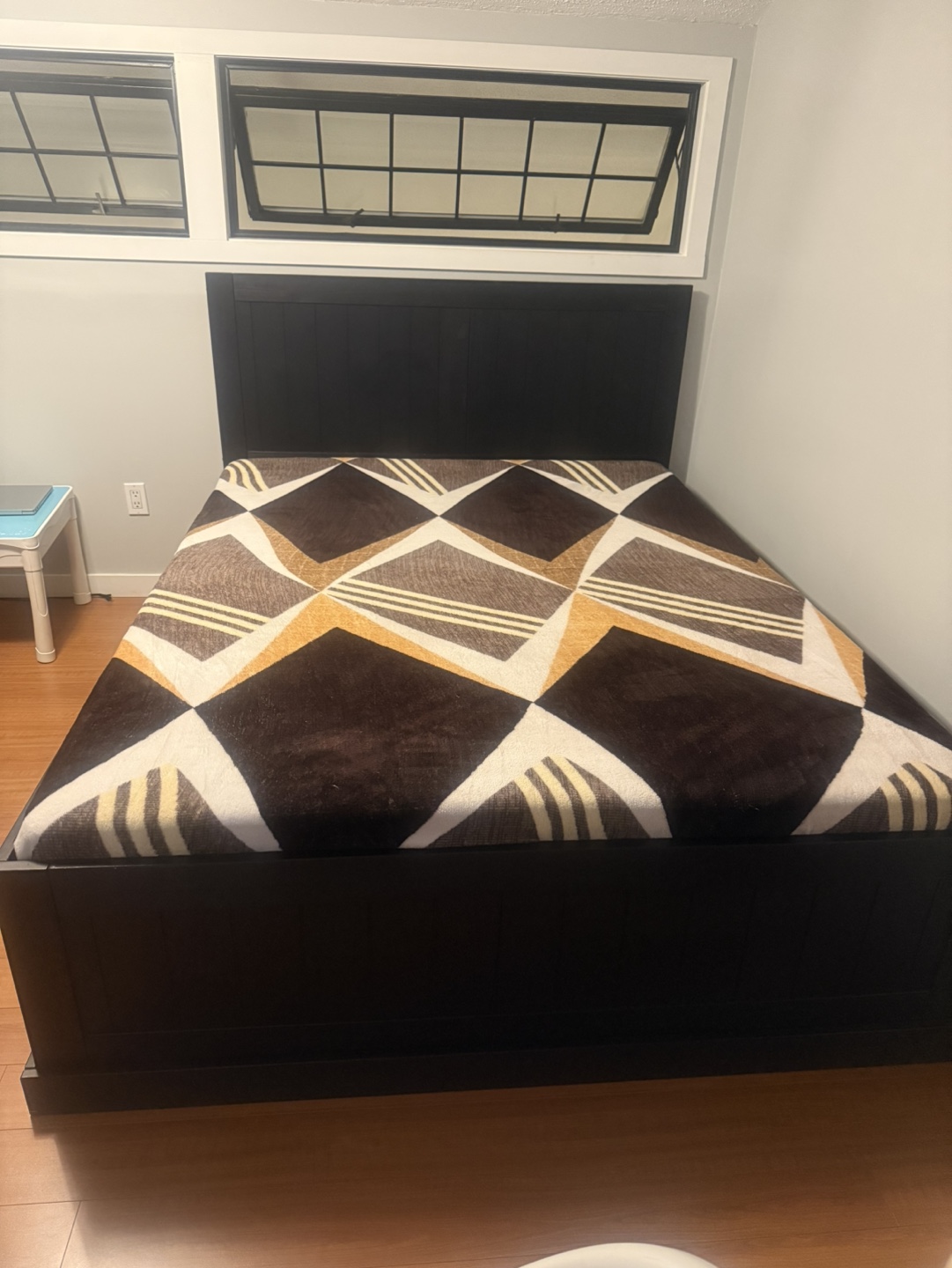 Bed frame and Mattress - photo 2