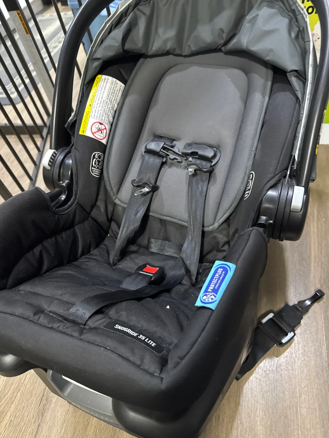 Graco SnugRide 35 Lite Infant Car Seat - MOVING SALE #freecycle thumbnail