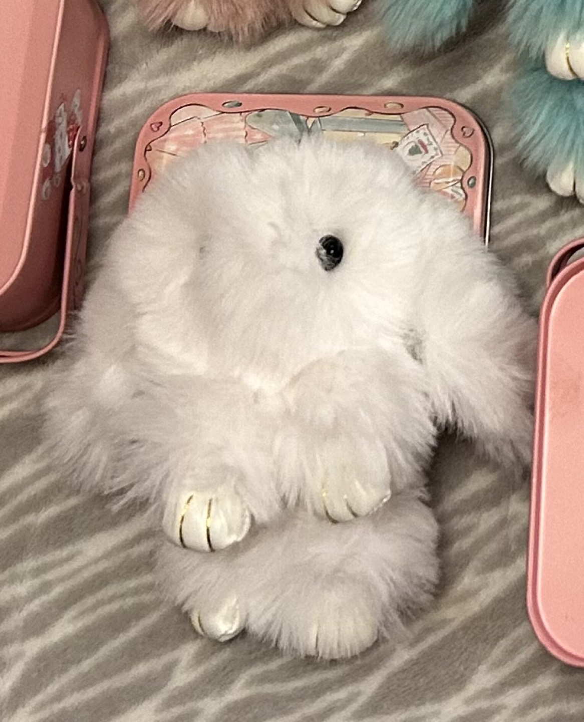 ✨✨Fluffy Bunnies Keychains w/Tin 3 left - photo 3