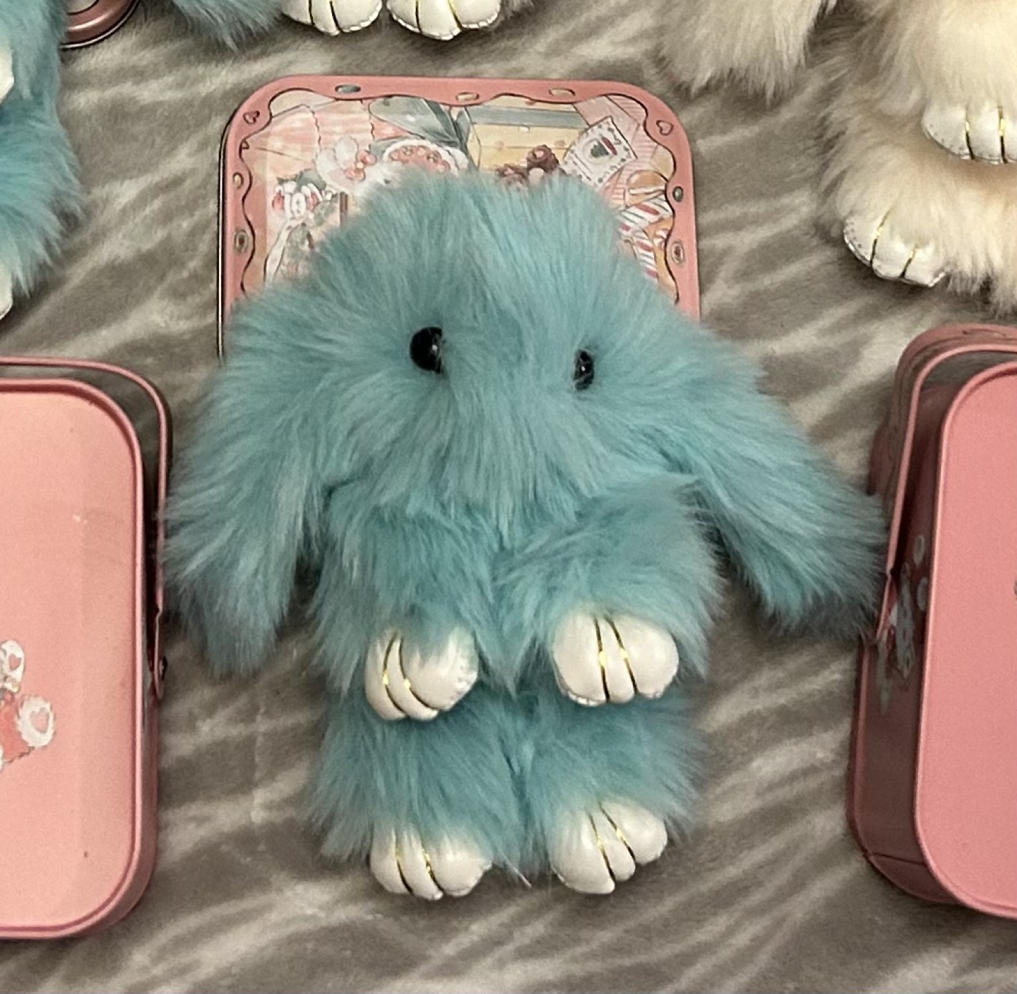 ✨✨Fluffy Bunnies Keychains w/Tin 3 left - photo 4