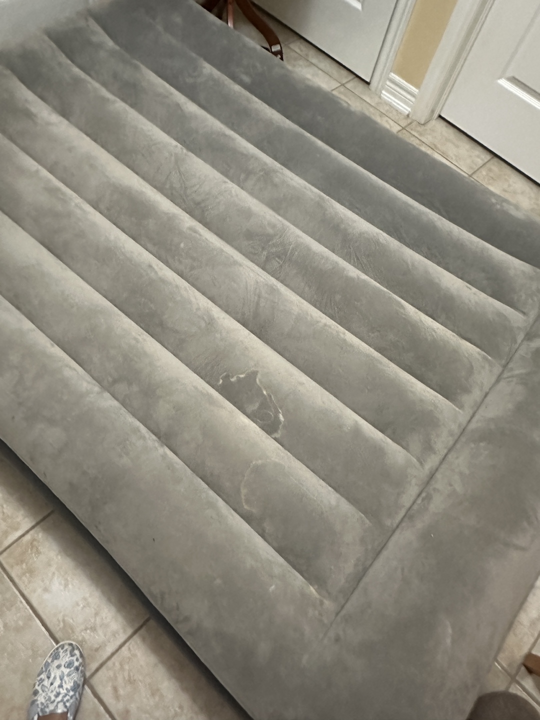 Queen size 15” Air Mattress with built in pump - photo 4