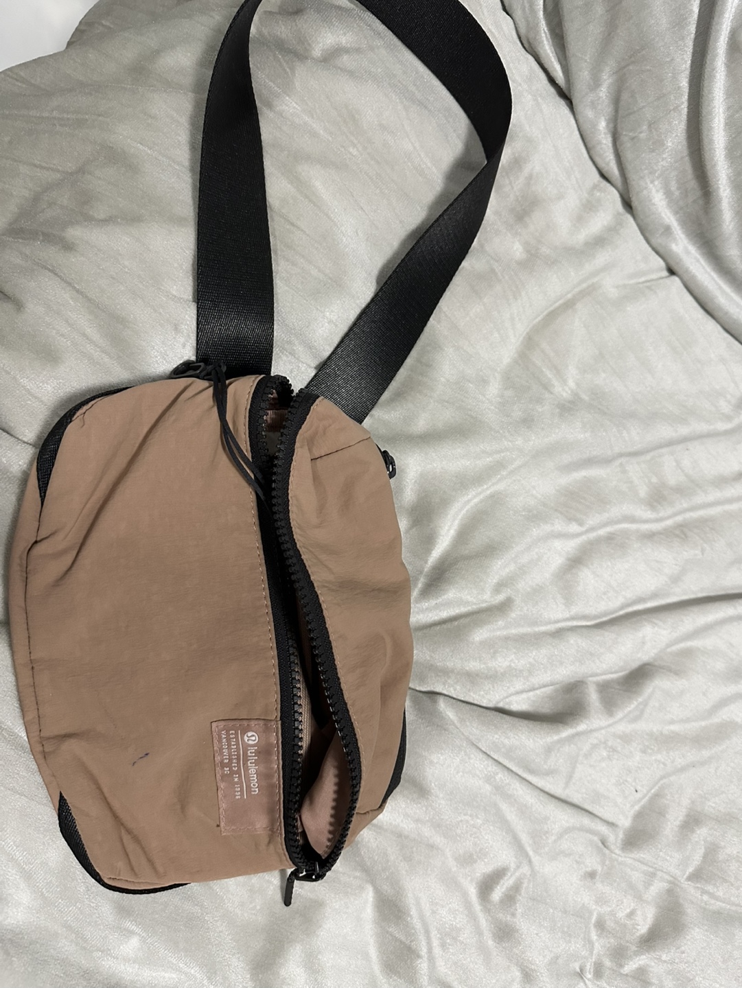 Lululemon Everywhere Belt Bag - photo 2