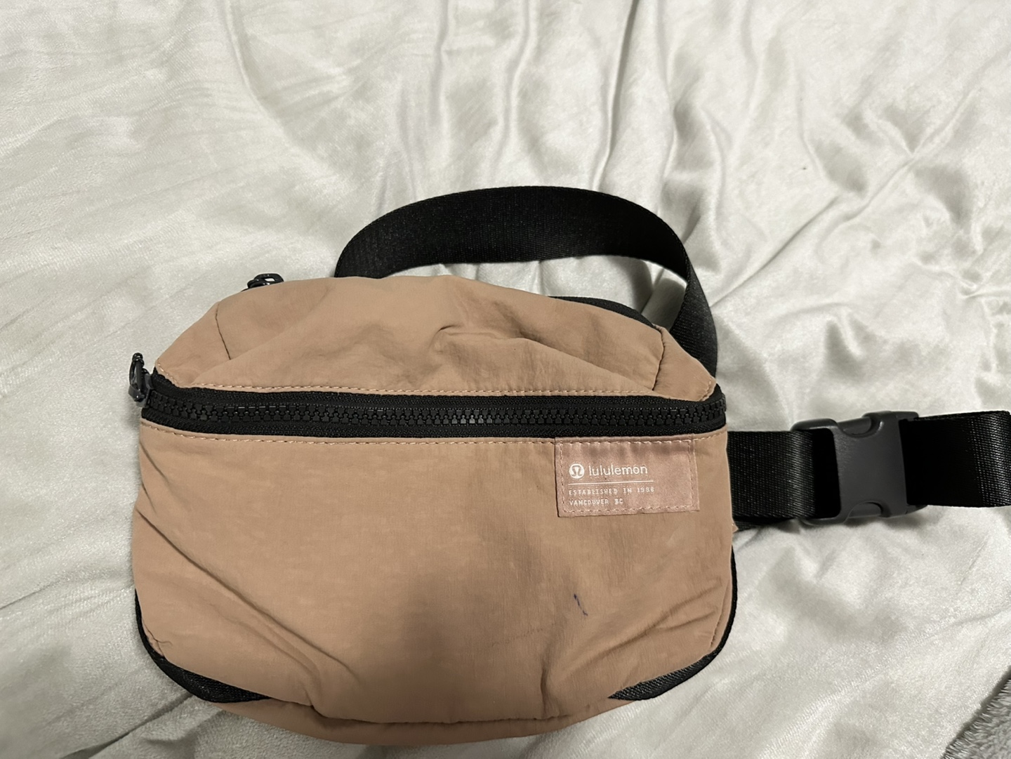 Lululemon Everywhere Belt Bag