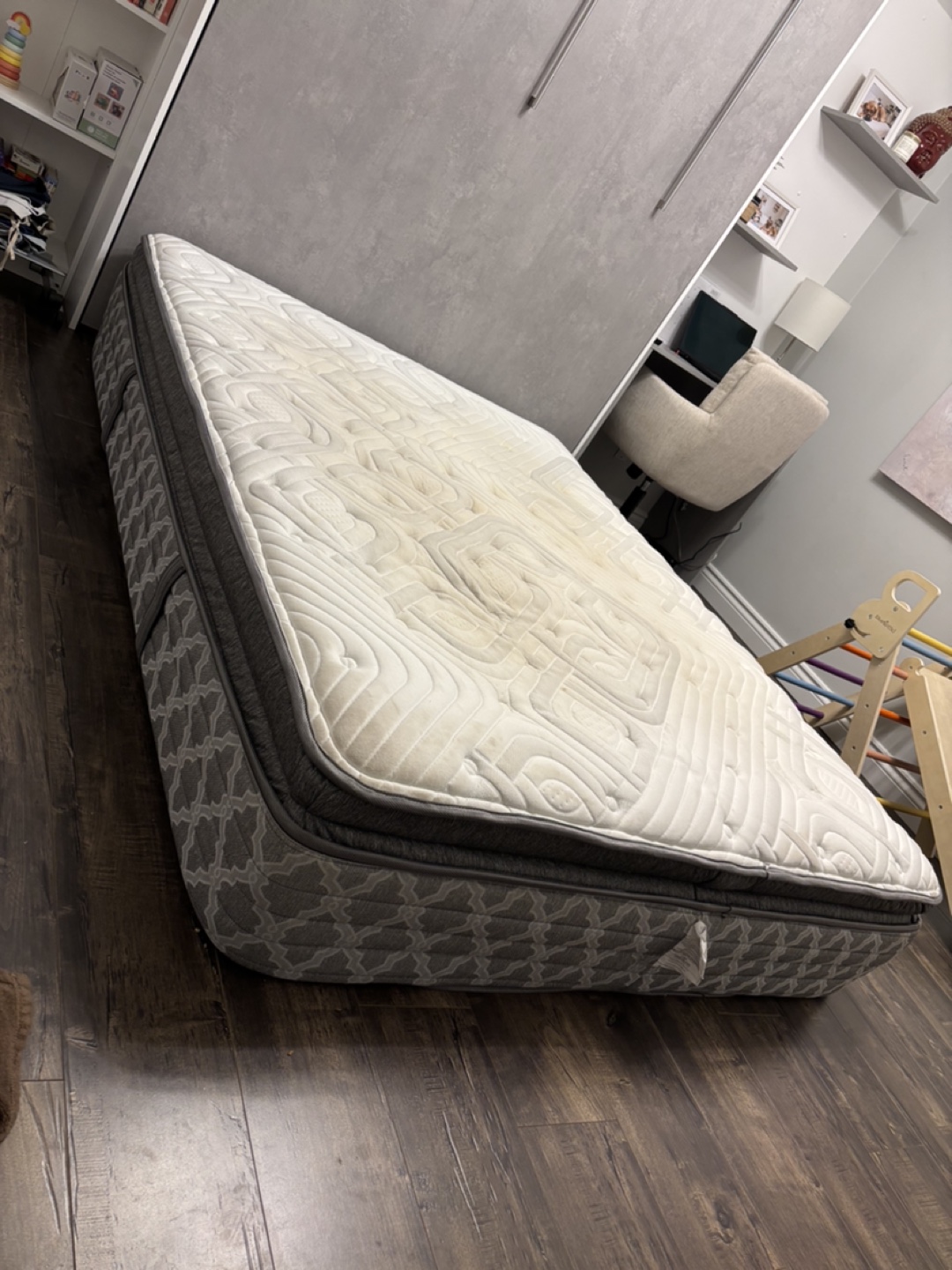 Free Queen Mattress #freecycle - photo 2