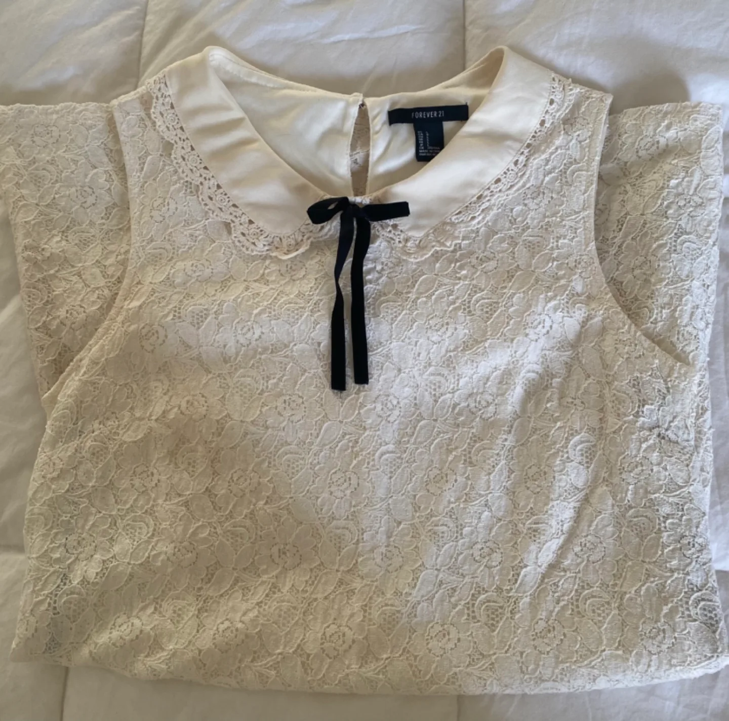 Forever 21 White Lace Dress with Black Bow image indicator(2)