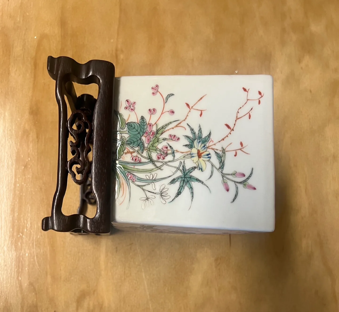 CHINESE PORCELAIN FAMILLE ROSE JARDINIERE EARLY/MID 20TH CENTURY image indicator(5)