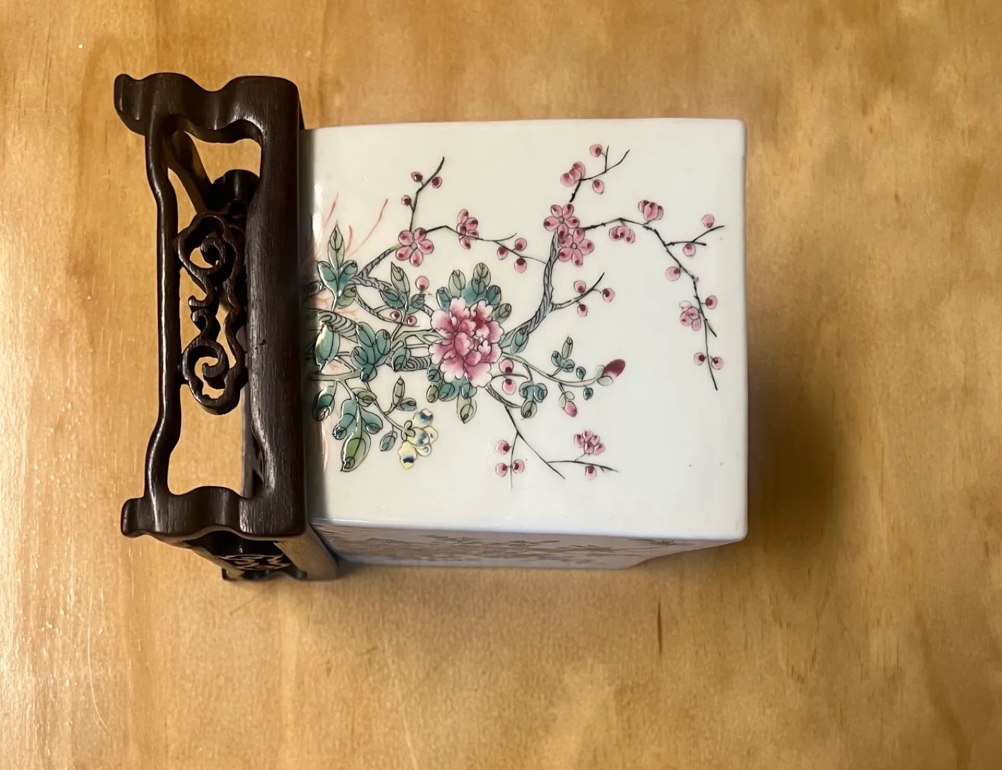 CHINESE PORCELAIN FAMILLE ROSE JARDINIERE EARLY/MID 20TH CENTURY image indicator(3)