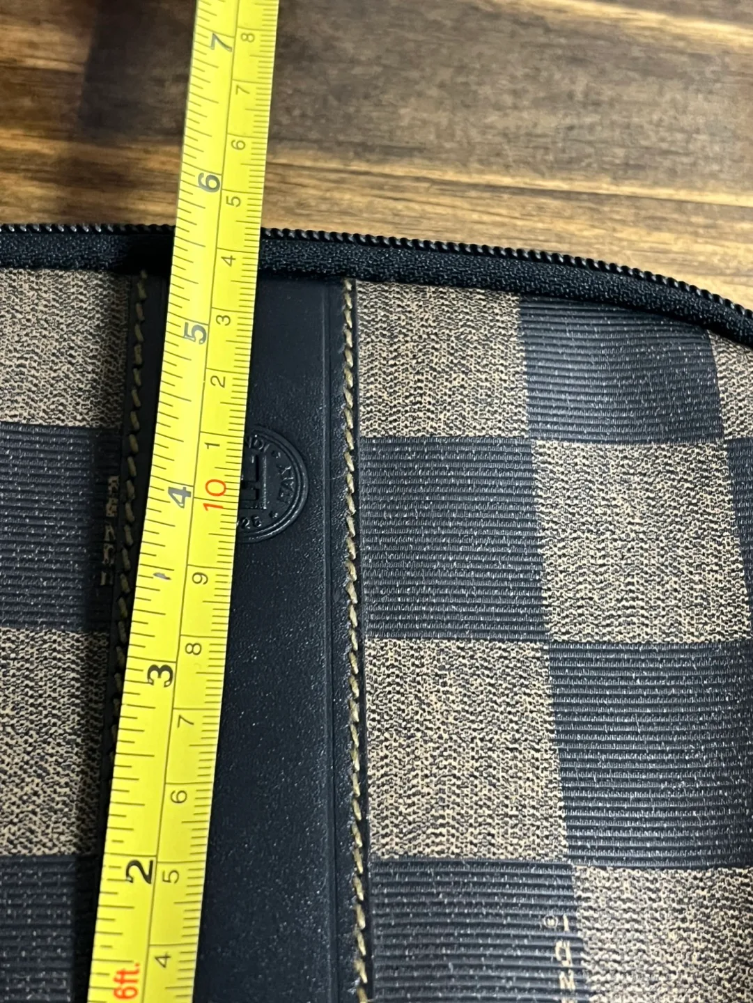 🏆FENDI🏆 drawstring side pouch 💯%AUTHENTIC image indicator(5)