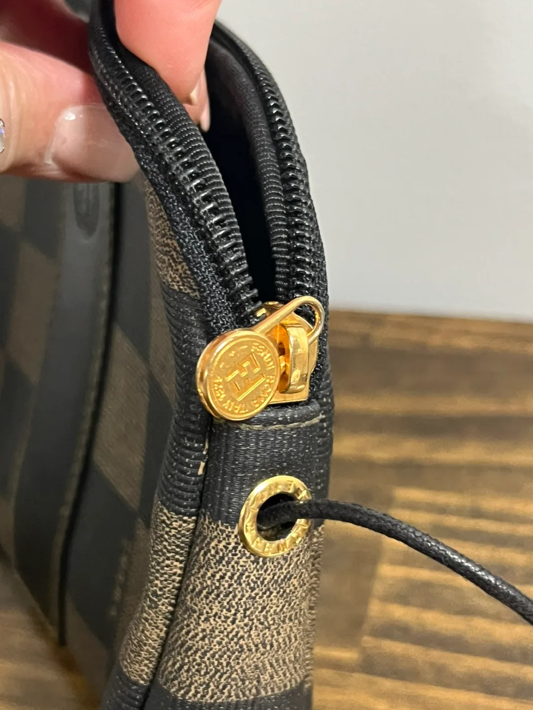 🏆FENDI🏆 drawstring side pouch 💯%AUTHENTIC image indicator(8)