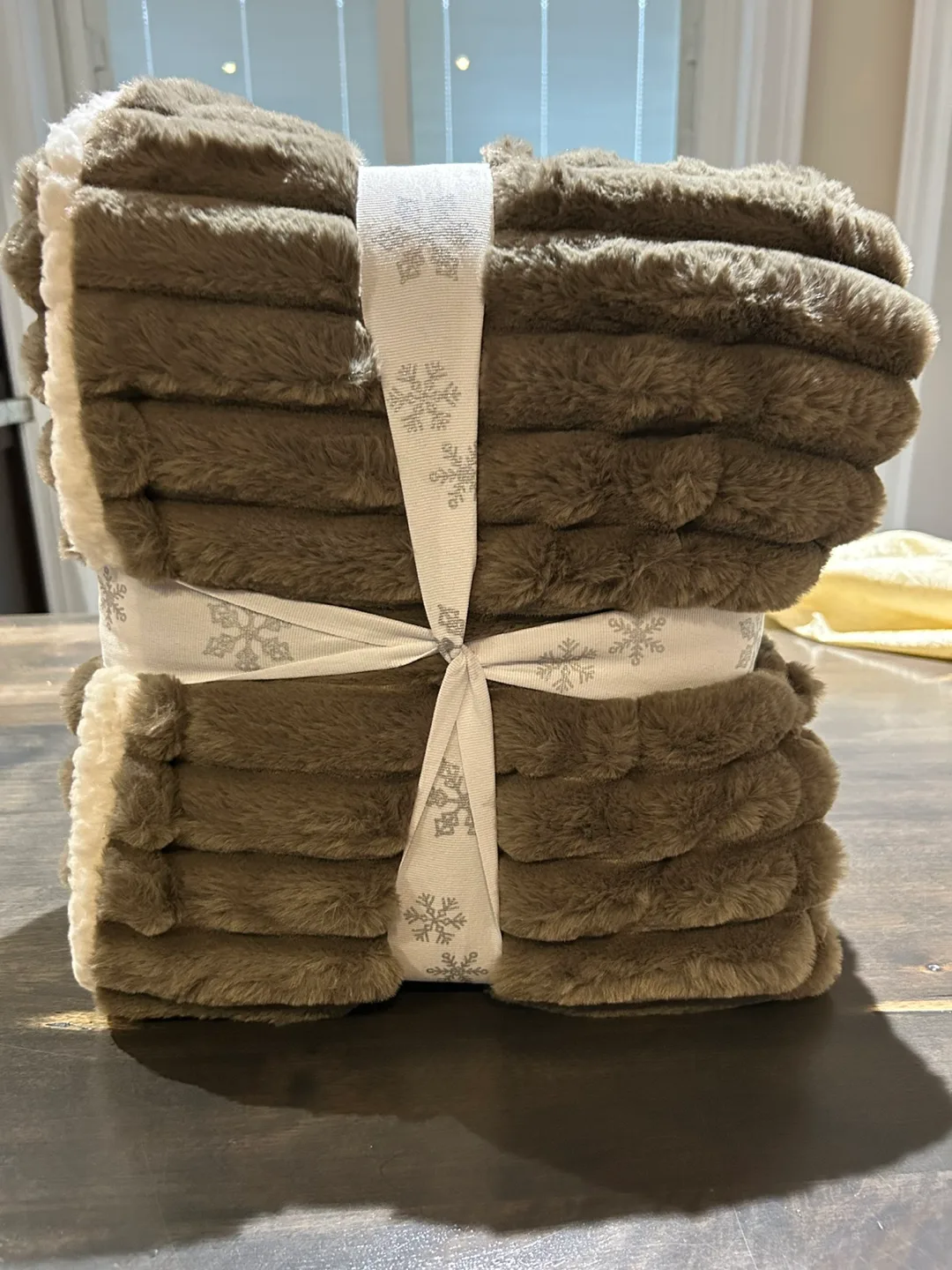 Warm & Cozy Plush Throw Blanket image indicator(2)