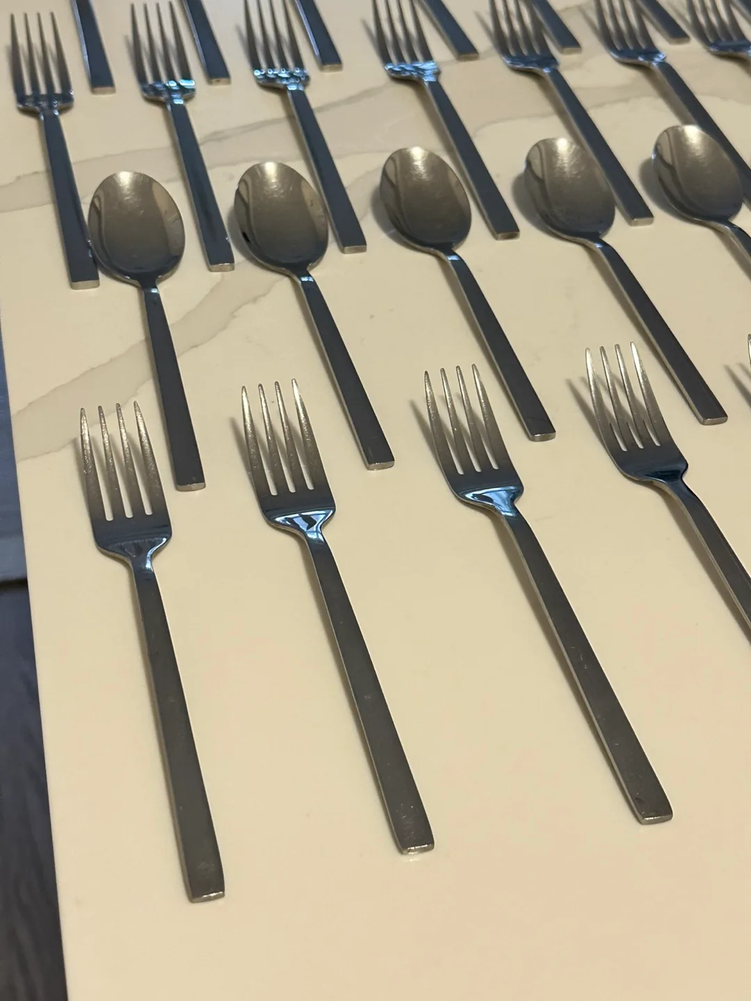 59 Piece Stainless Steel Cutlery Set image indicator(4)