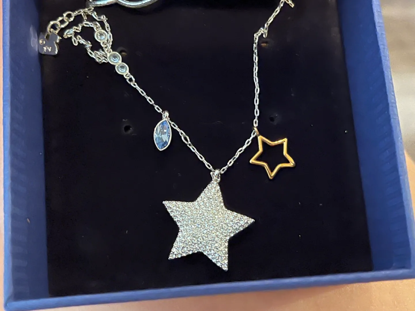 Limited Edition Swarovski Star Pendant Necklace - NEVER USED image indicator(6)